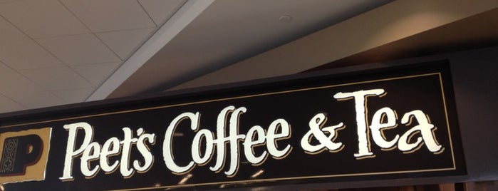 Peet's Coffee & Tea is one of สถานที่ที่ pezike ถูกใจ.