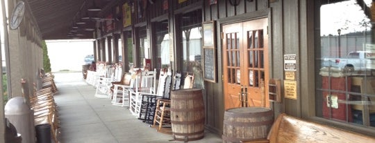 Cracker Barrel Old Country Store is one of สถานที่ที่ Mark ถูกใจ.