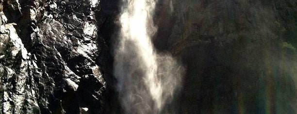 Bridalveil Falls is one of California Trip.