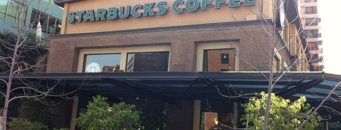 Starbucks is one of Orte, die Héctor gefallen.