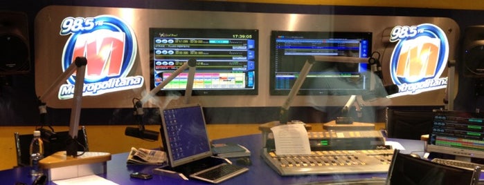 Metropolitana FM - 98.5 MHz is one of Tempat yang Disukai Guilherme.