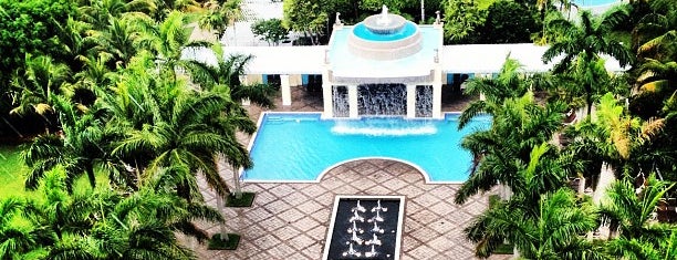 Hyatt Regency Coconut Point Resort And Spa is one of Tempat yang Disukai Charley.