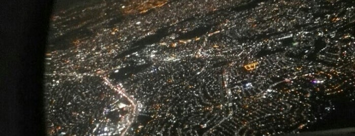 Aeroporto Internacional da Cidade do México (MEX) is one of Locais curtidos por Marco.