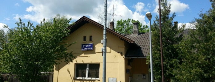 Železniční stanice Praha-Zbraslav is one of Lieux qui ont plu à Jan.