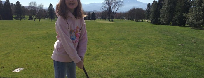 Rogue Valley Country Club is one of Posti che sono piaciuti a Karen.