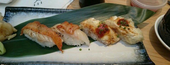 TAKE Sushi is one of Locais curtidos por Yarn.