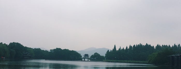 West Lake is one of สถานที่ที่ Jingyuan ถูกใจ.