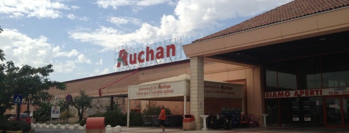 Auchan is one of Chiaraさんのお気に入りスポット.