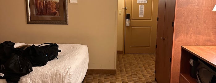 Best Western Plus Bloomington is one of Andyさんのお気に入りスポット.