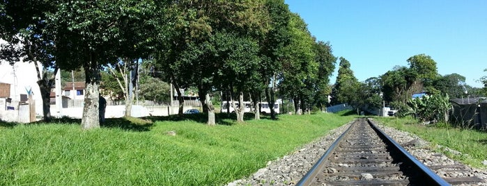 Linha do trem is one of Tempat yang Disukai Bruno.