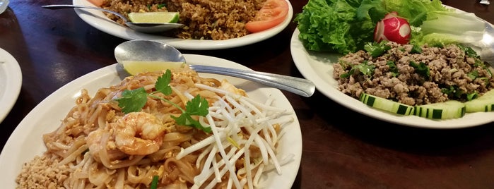 Vientiane Restaurant is one of Lugares favoritos de Evan.