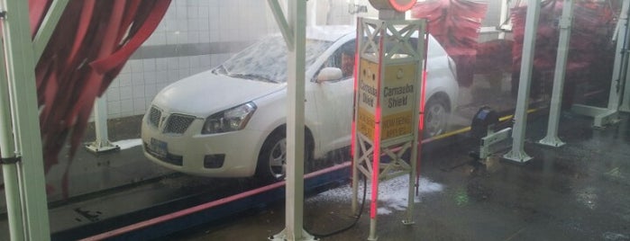 Mister Car Wash & Express Lube is one of Glennさんのお気に入りスポット.