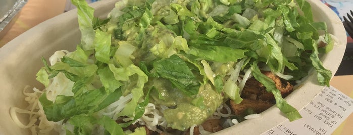 Chipotle Mexican Grill is one of Dominikさんのお気に入りスポット.