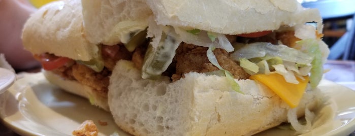 Mahony's Po-Boy Shop is one of Andrewさんのお気に入りスポット.