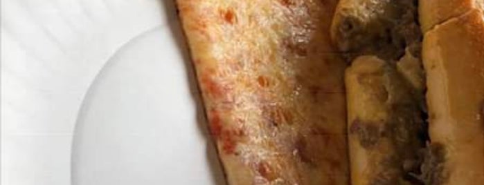 Lorenzo & Sons Pizza is one of Posti che sono piaciuti a Andrew.