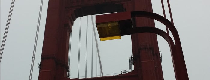 Golden Gate Bridge is one of Tempat yang Disukai Andrew.