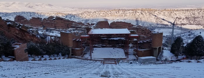 Red Rocks Backstage is one of Tempat yang Disukai Andrew.