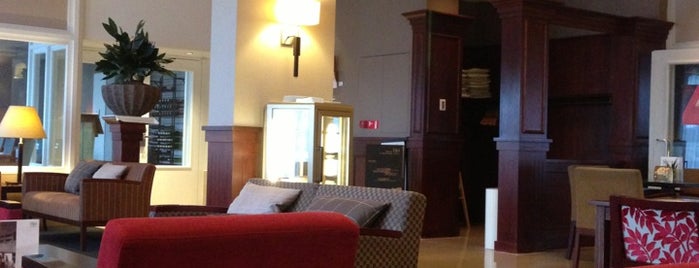 Hotel NH Maastricht is one of สถานที่ที่บันทึกไว้ของ Nick.