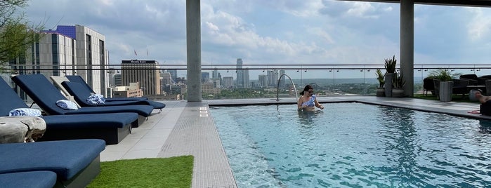 The Otis - Rooftop Pool is one of Locais curtidos por Jamie.