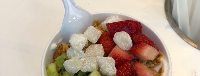 Pinkberry is one of Mike 님이 좋아한 장소.