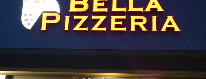 Bella Pizzeria is one of สถานที่ที่ Bob ถูกใจ.