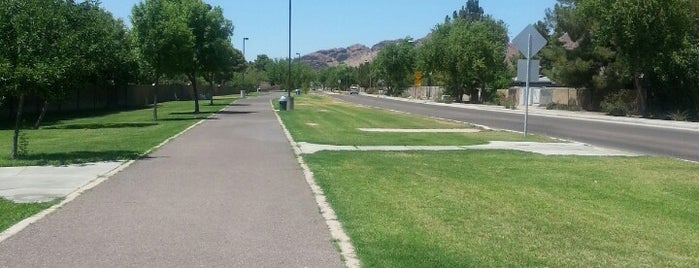 Old Cross Cut Canal Park is one of Tempat yang Disukai John.