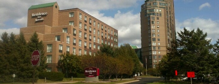 Residence Inn by Marriott Minneapolis Edina is one of สถานที่ที่ Scott ถูกใจ.