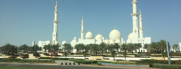 Abu Dhabi Gate City is one of Locais curtidos por Aysha.