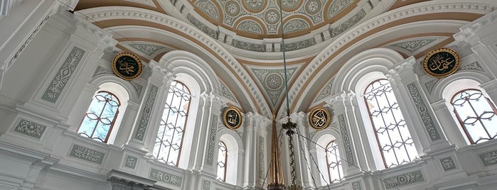 Küçük Mecidiye Camii is one of İstanbul Rehberlik.