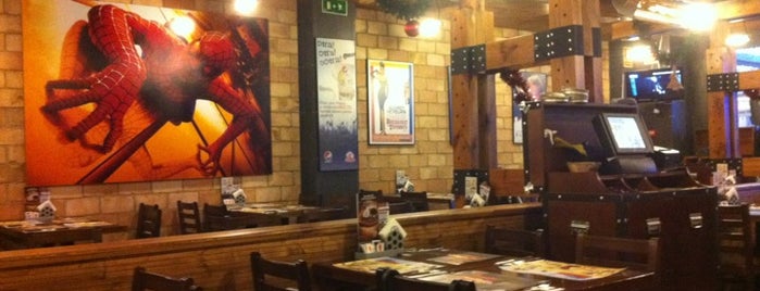 Foster's Hollywood is one of Lugares guardados de Oliver.