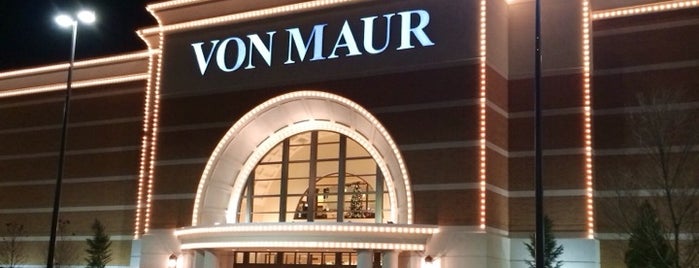 Von Maur is one of Tempat yang Disukai Nancy.