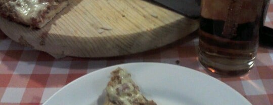 Coco's Pizza is one of Comer cerca!.