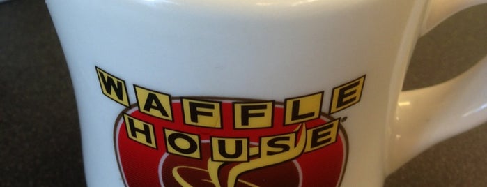 Waffle House is one of Jeniferさんのお気に入りスポット.