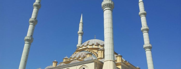 Akdeniz Tahtakale Alışveriş Merkezi is one of Lugares favoritos de Ilker.