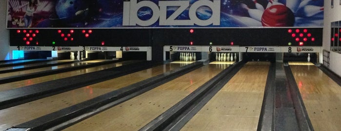 Ibiza Bowling is one of Orte, die Fernando André gefallen.
