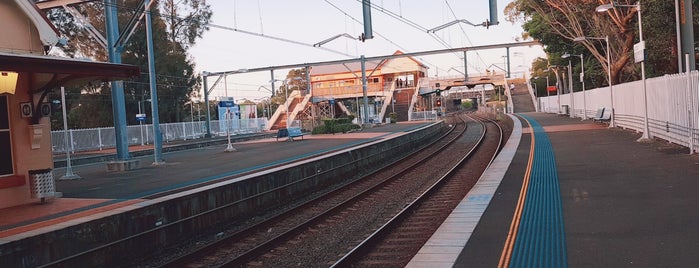 Platform 4 is one of Sydney Trains (K to T).