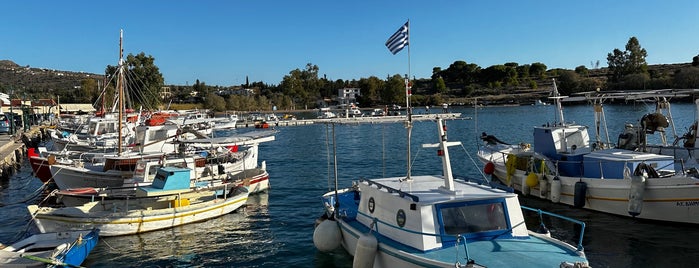 Perdika Port is one of Αίγινα.