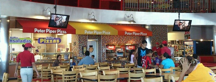 Peter Piper Pizza is one of Locais curtidos por Axel.