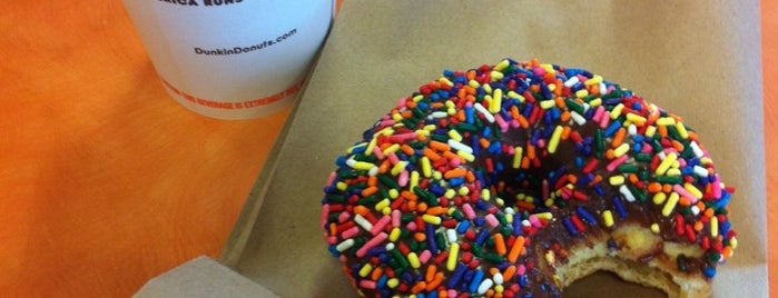 Dunkin' is one of Mariestherさんのお気に入りスポット.