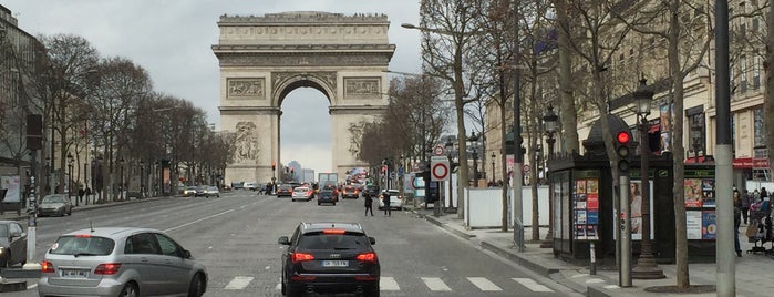 Avenue des Champs-Élysées is one of Orte, die Marcello Pereira gefallen.