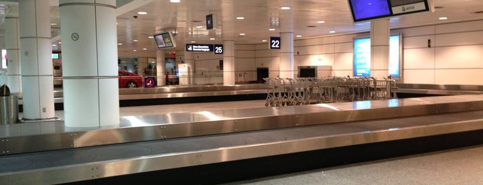 Baggage Claim is one of Québec 2015.