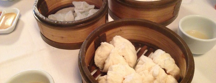Oriental Garden 福臨門海鮮酒家 is one of Eater's Best Splurge Meals NYC.