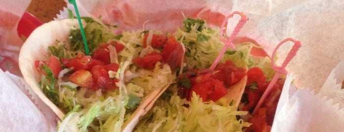 Yabo's Tacos is one of rebeccaさんのお気に入りスポット.