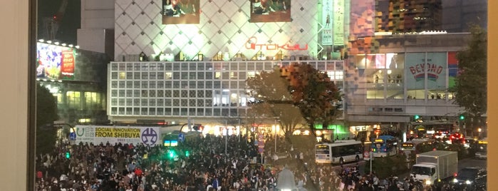 Shibuya Crossing is one of Tempat yang Disukai Magaly.