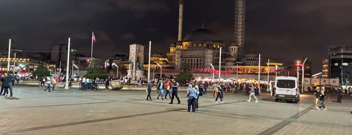 Taksim is one of Lieux sauvegardés par Bahar.