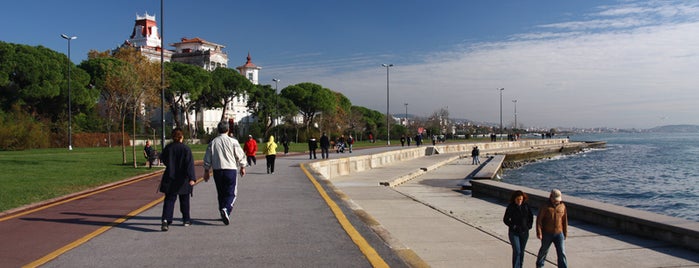 Caddebostan Sahili is one of İstanbul'da Gezilmesi-Görülmesi Gereken Mekanlar.