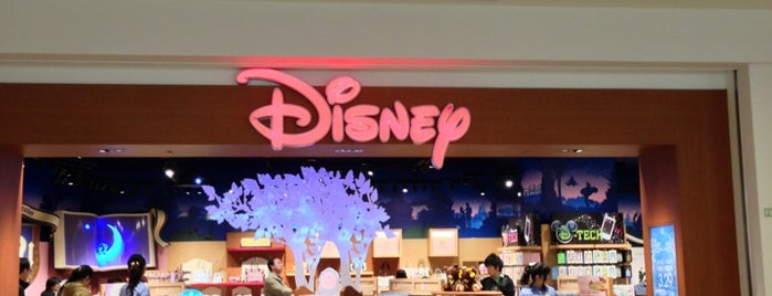 Disney Store is one of ららぽーと横浜.