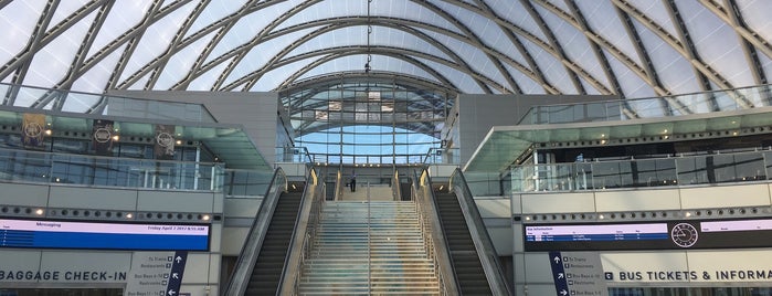 ARTIC Anaheim Regional Transportation Intermodal Center is one of Orte, die Mike gefallen.