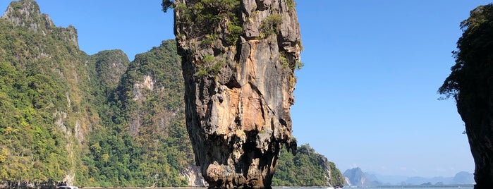 James Bond Island is one of Krabi, Thailand 🇹🇭.
