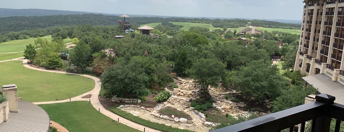 The JW Marriot Hillcountry Pool is one of Lieux qui ont plu à Mariela.